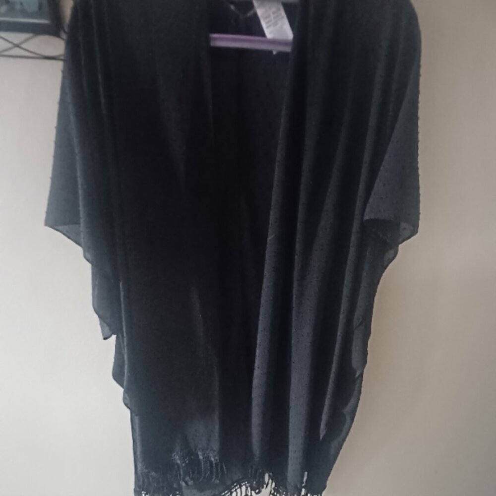 Time & Tru Camino CoverUp Cape Black Textured Lace Fringe Short Sleeve One Size